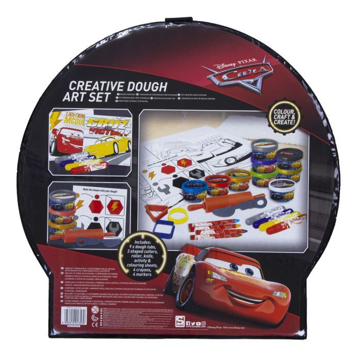 Een creatieve deegkunstset van cars 3