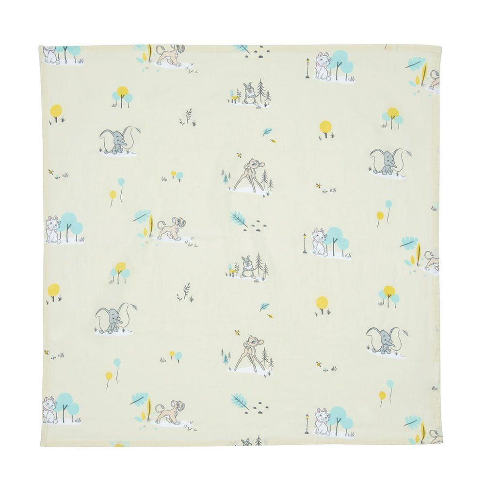 Een wit kleed met een patroon van schapen en ballonnen erop.