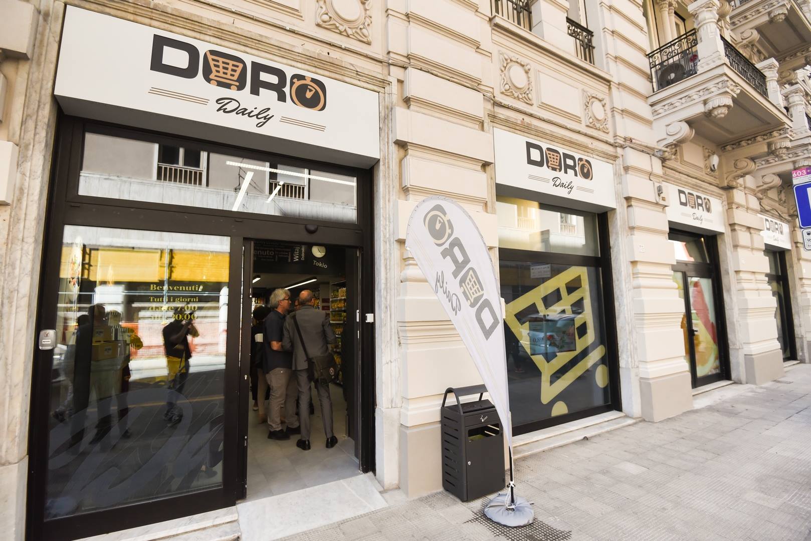 Ingresso principale di un alimentari