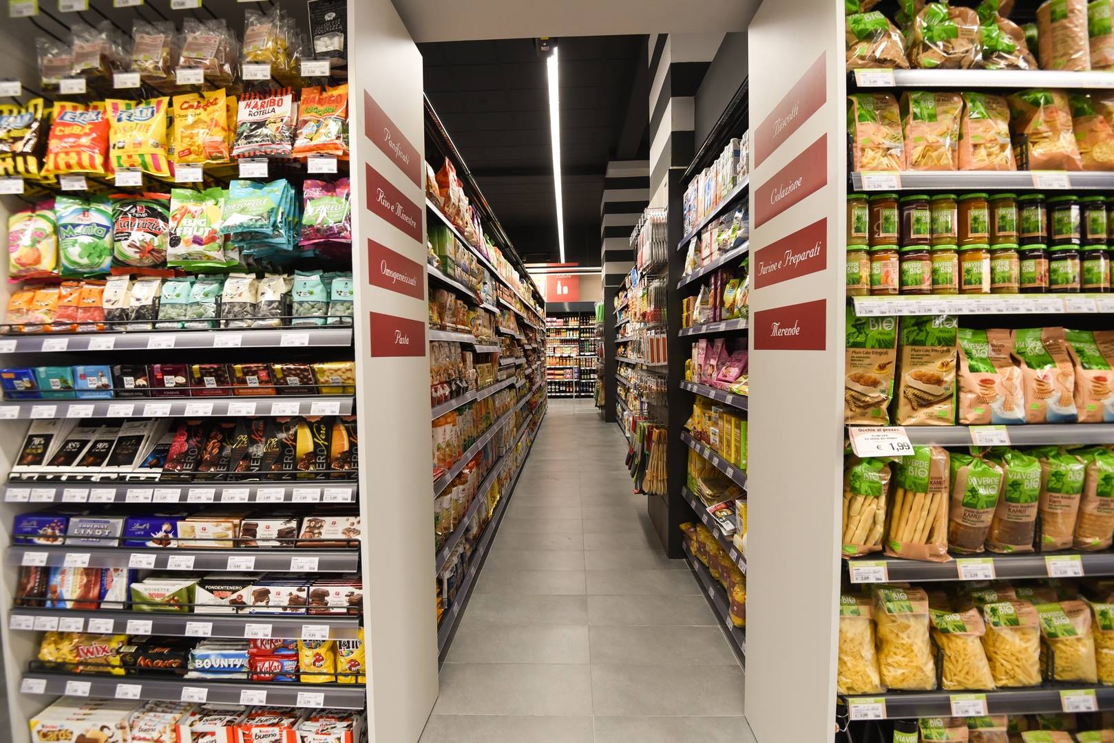 Reparto di dolciumi di un supermercato