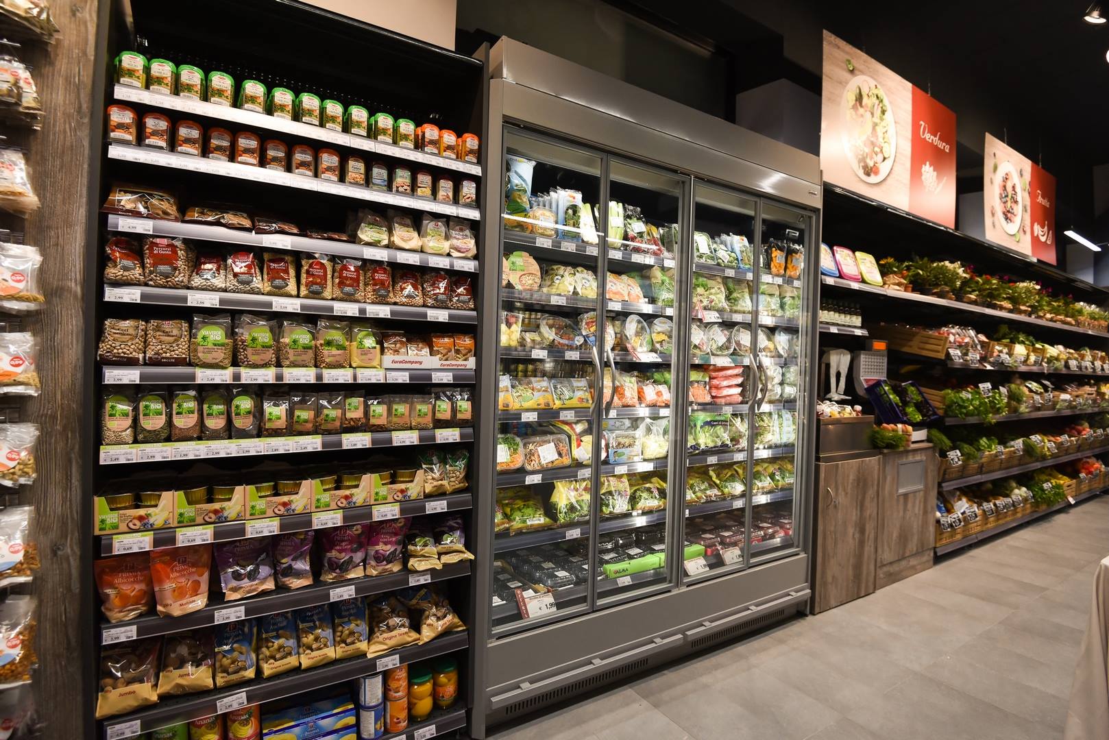 Reparto di legumi di un supermercato