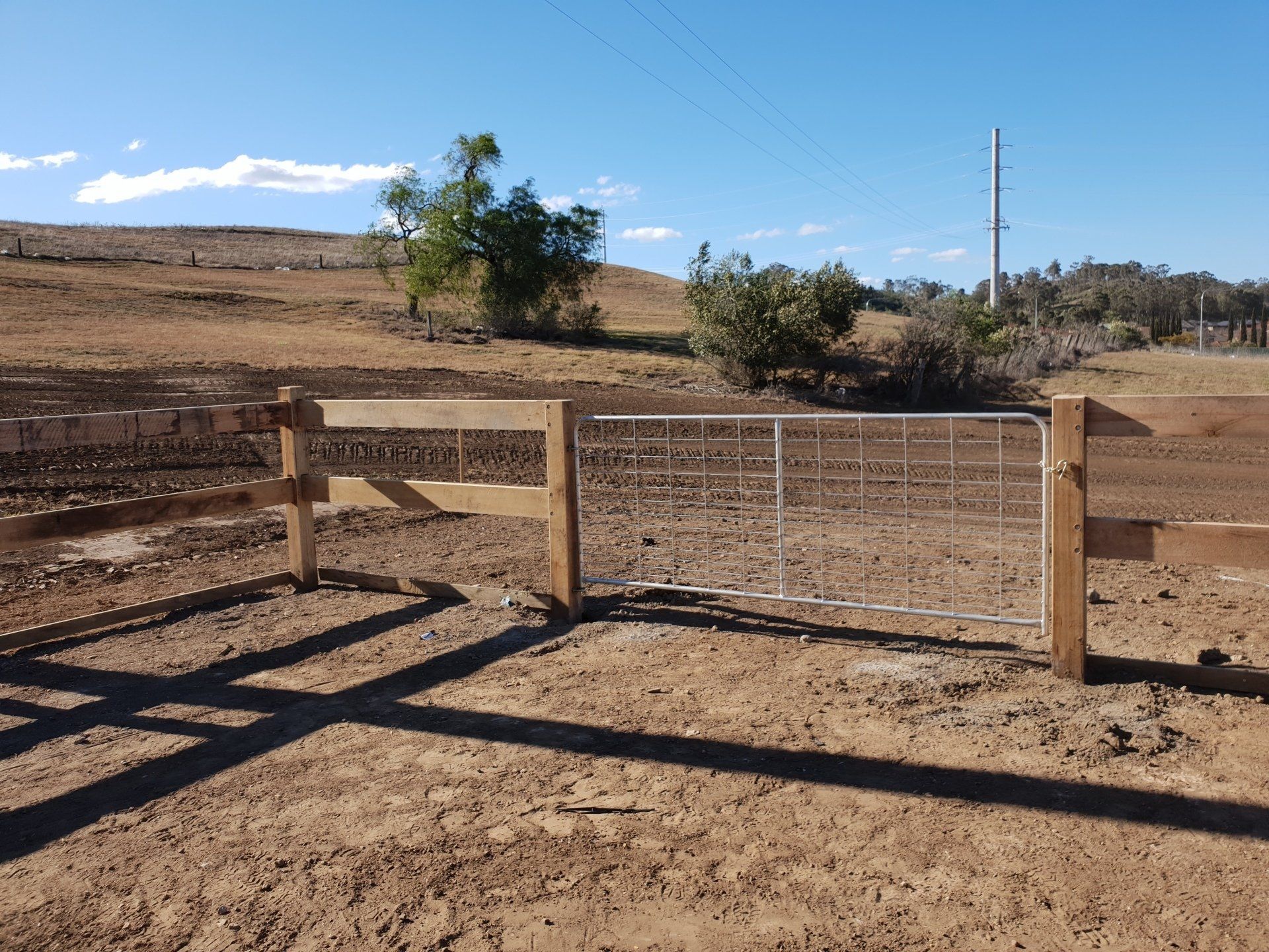 Mesh and Wood Fence — Fences in Aylmerton, NSW