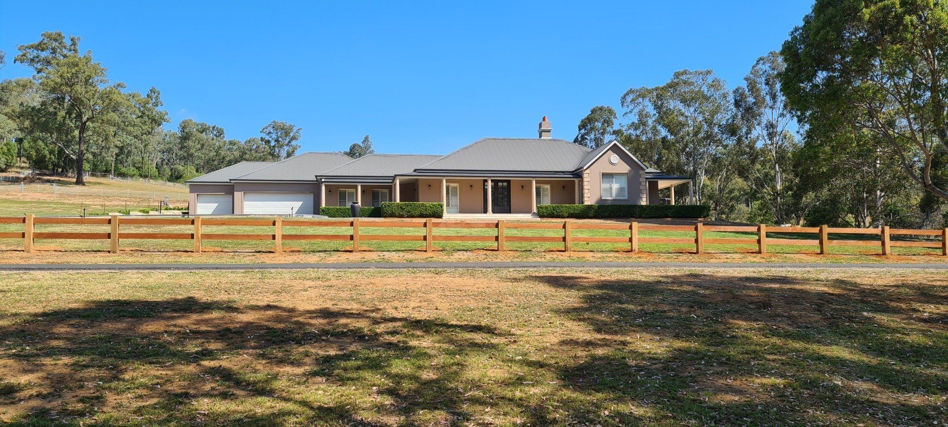 Beautiful Landscape View of the House — Fences in Aylmerton, NSW