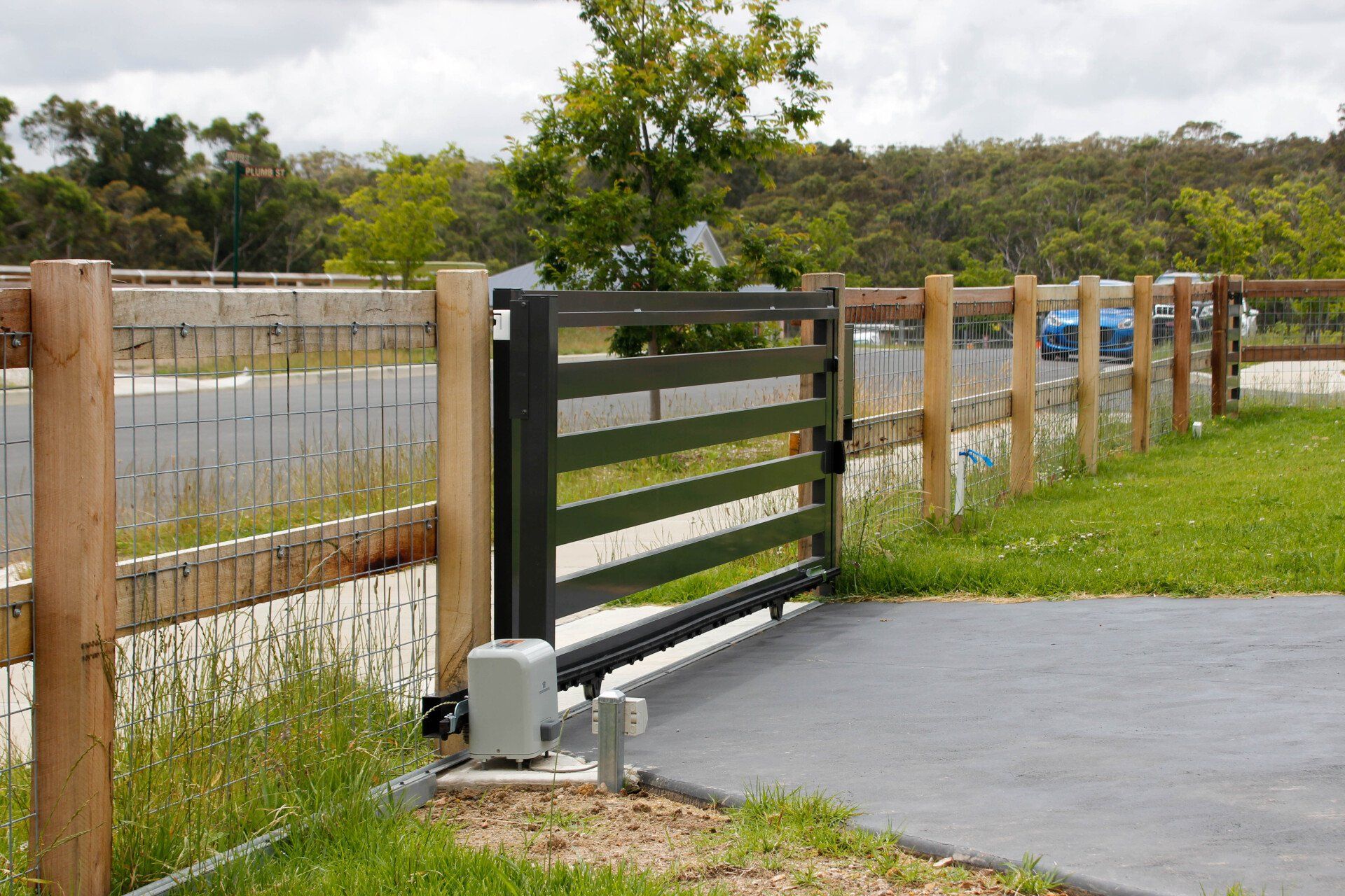 Wide View of Fence — Fences in Aylmerton, NSW
