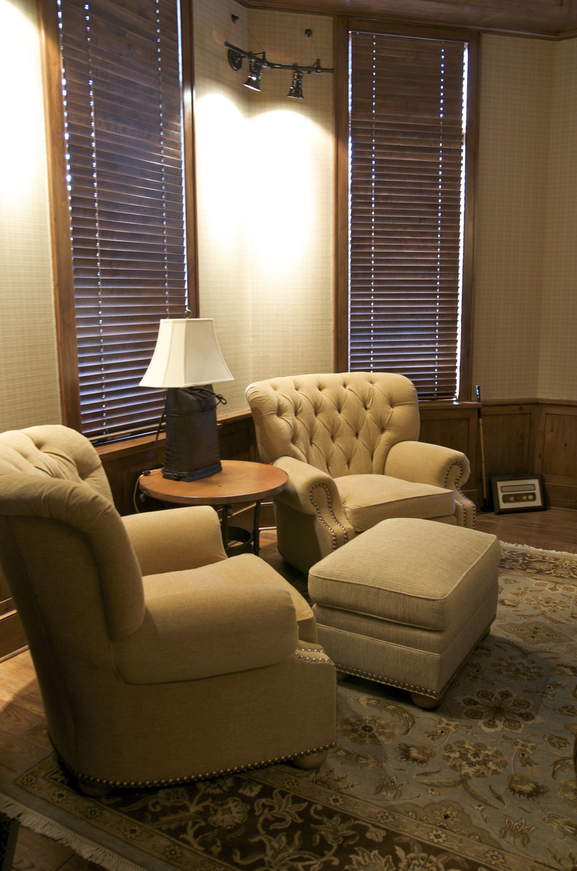 A living room with two chairs and a lamp