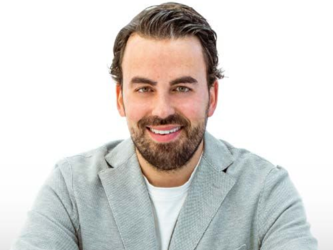 Paul Vigario headshot