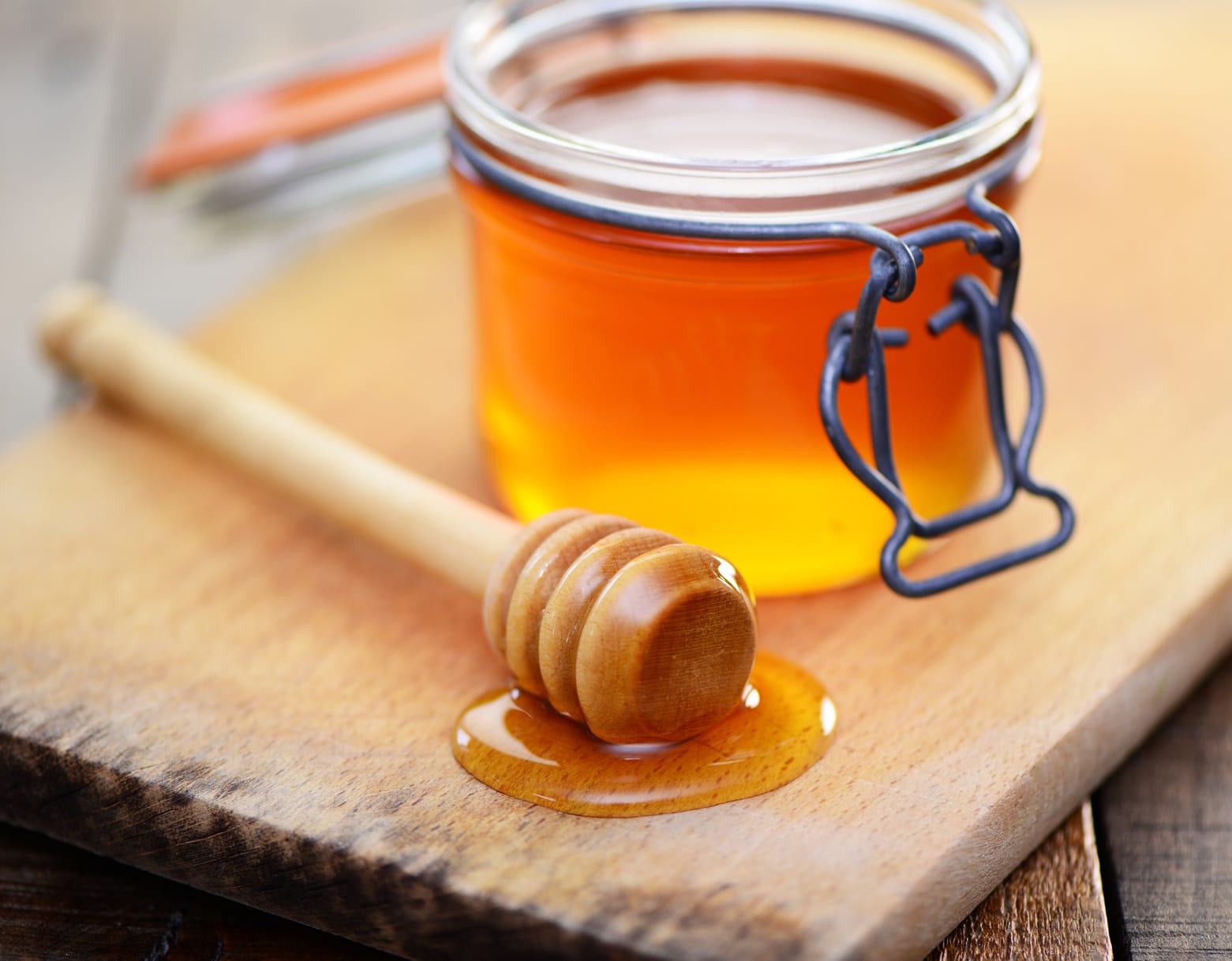 Honing van eigen bijen lekker en gezond.