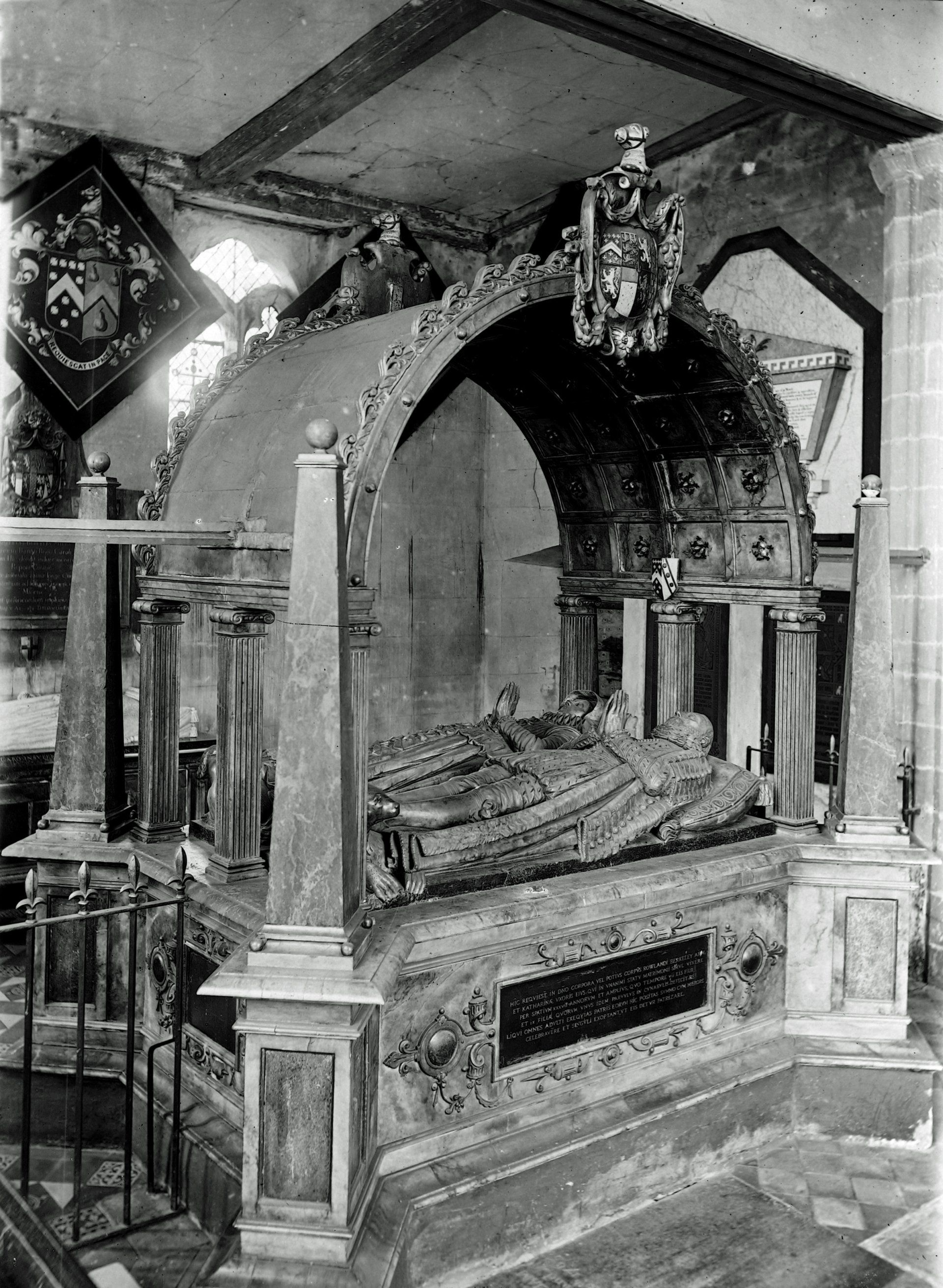 A black and white photo of a tomb in a church.