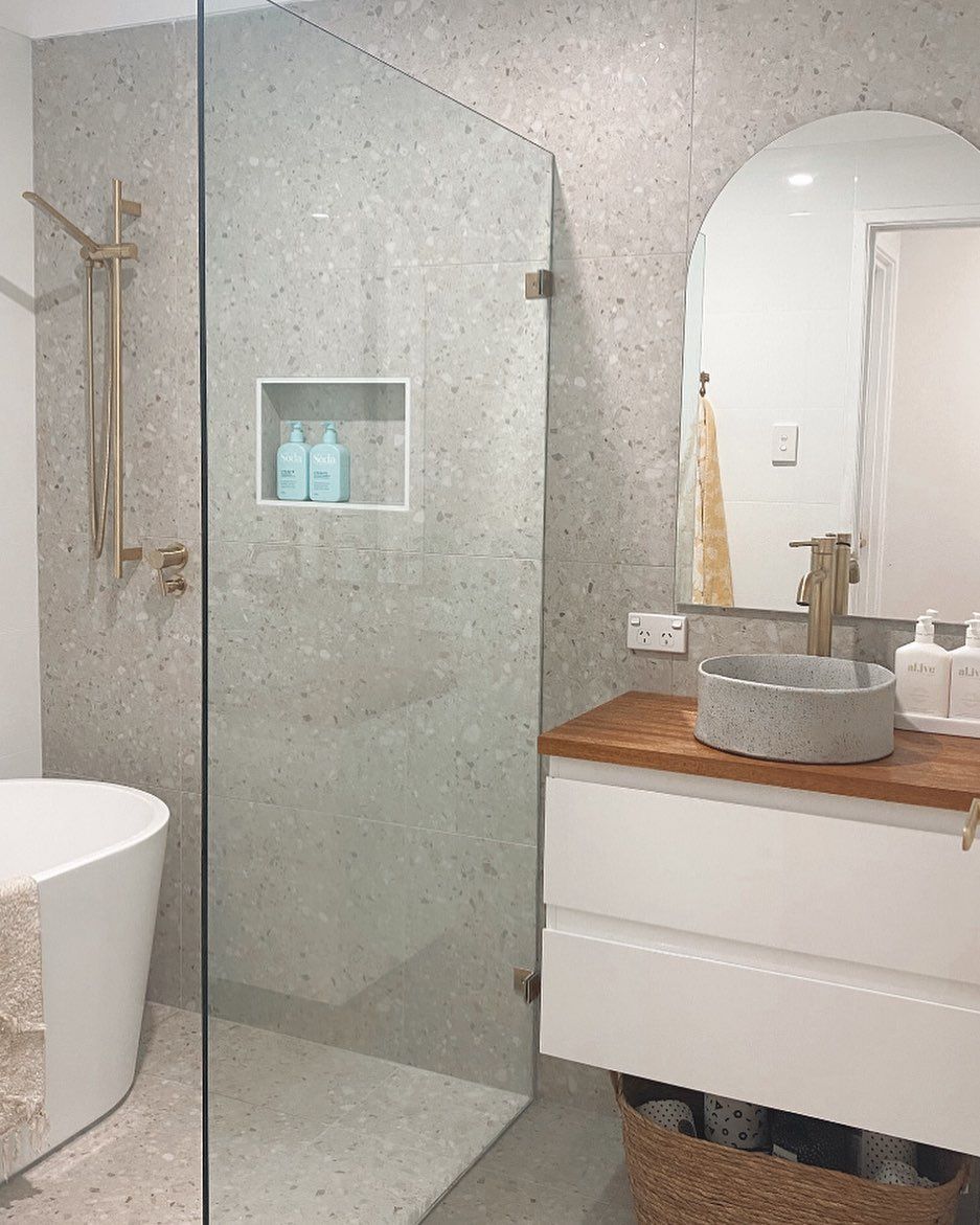 Hand under running water in a white sink. Water droplets splashing.