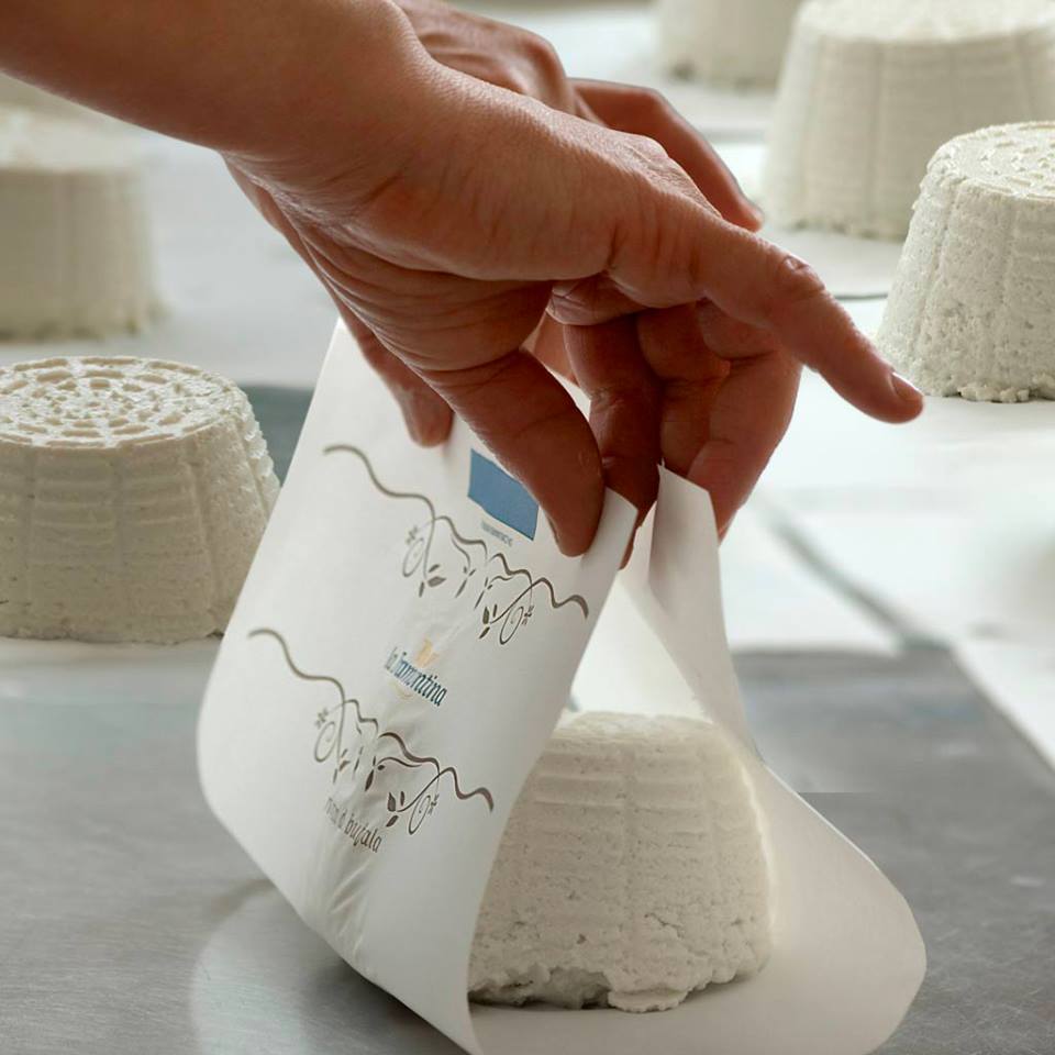 confezionamento di una ricotta