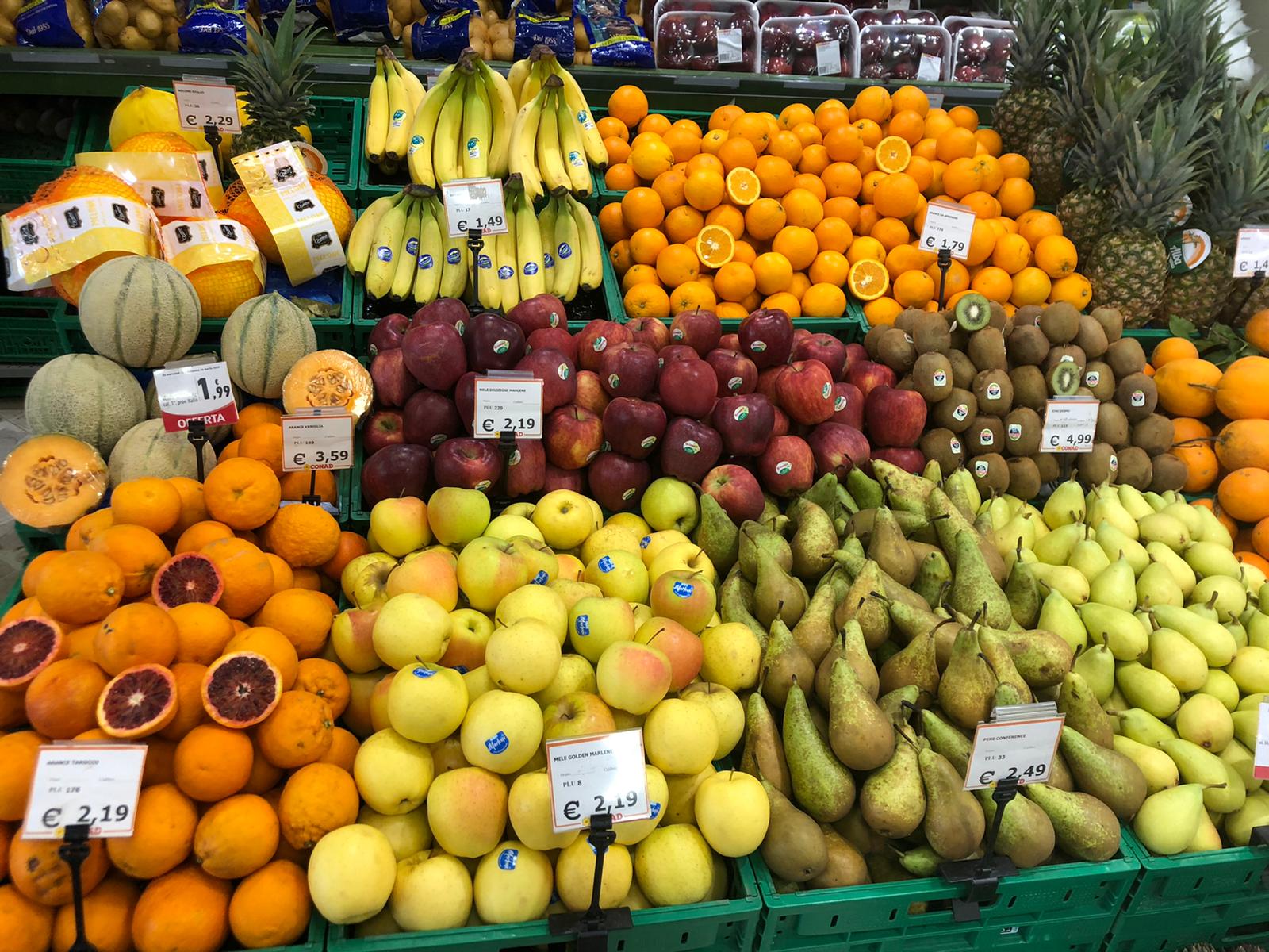 reparto frutta di un supermercato