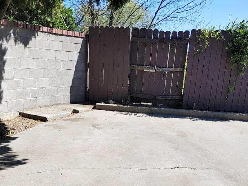 a brown worn out fence