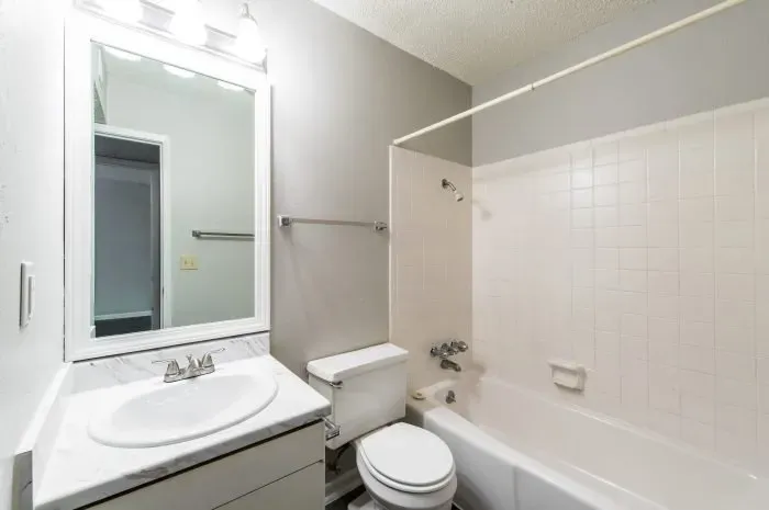 The Colony - bathroom