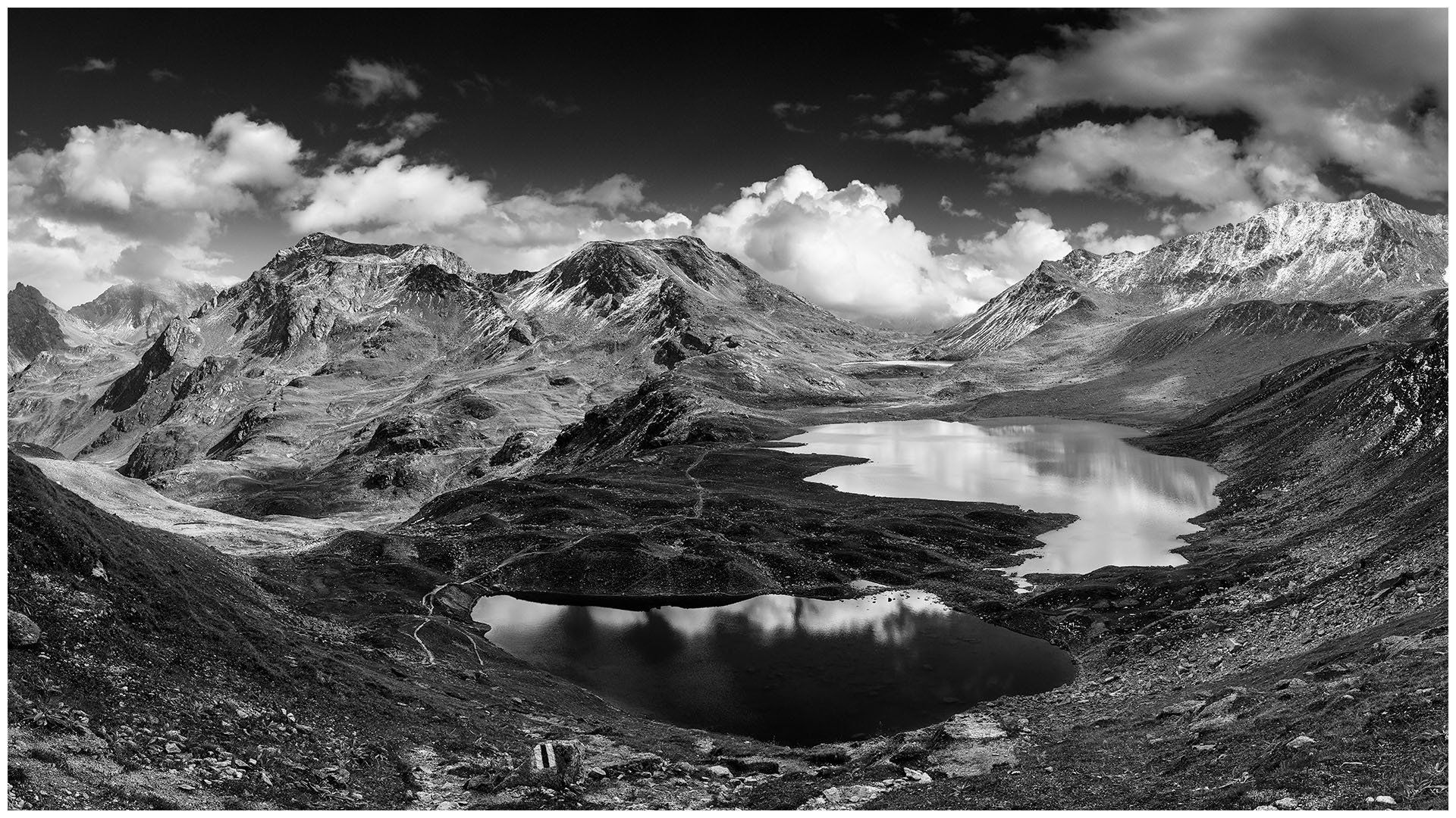 monochrome fine art online kunstgalerie,
hochwertige fotokunst in schwarz-weiß, kaufen,
fine art schwarz weiß fotografie, hohe qualität,
hochwertige Wandbilder schwarz weiß mit Rahmen,
fine art wandbilder landschaft, berge, bergpanaorama, alpen,
die jörriseen bei davos in den schweizer alpen, schöne bergseen