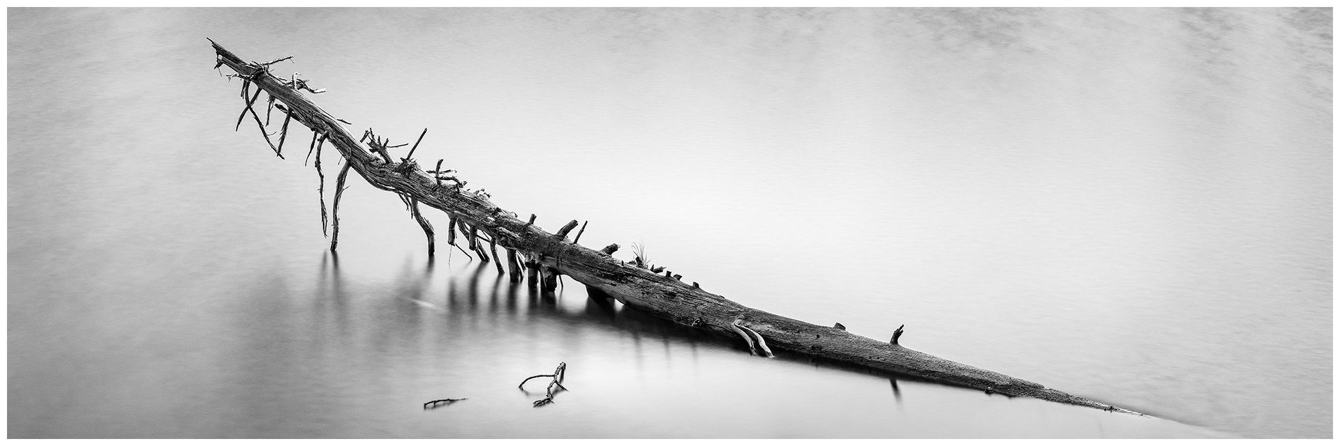 monochrome fine art,
online galerie münchen,
schwarz-weiß bilder wasser,
fine art schwarz weiß fotografie, hohe qualität,
hochwertige Wandbilder schwarz weiß mit Rahmen,
landschaftsfotografie, naturbilder,
landschaftsbilder,
wandbilder, schwarz weiß, Wohnzimmer,
am wasser, landschaft, natur, am see,
Stillleben, abstrakt