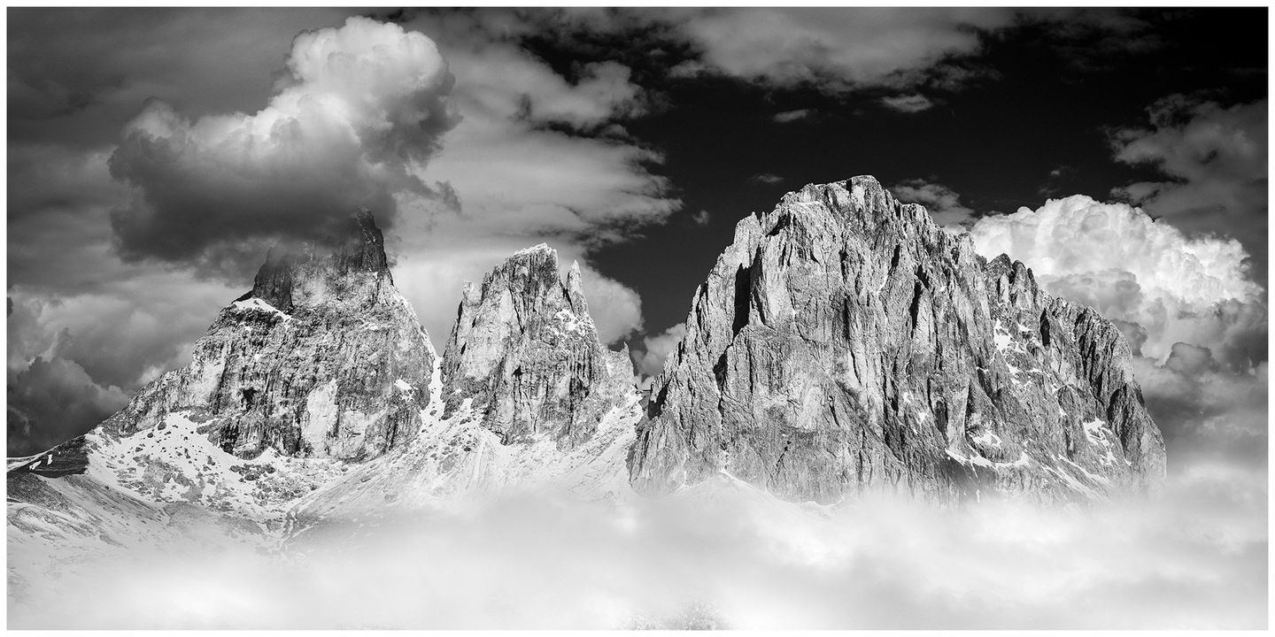 monochrome fine art,
online galerie münchen,
hochwertige wandbilder, schwarz-weiß kaufen, Wohnzimmer, Schlafzimmer, landschaft, alpen, berge, dolomiten, bergpanaorama, stillleben, Panoramabilder, Fotografie schwarz weiß