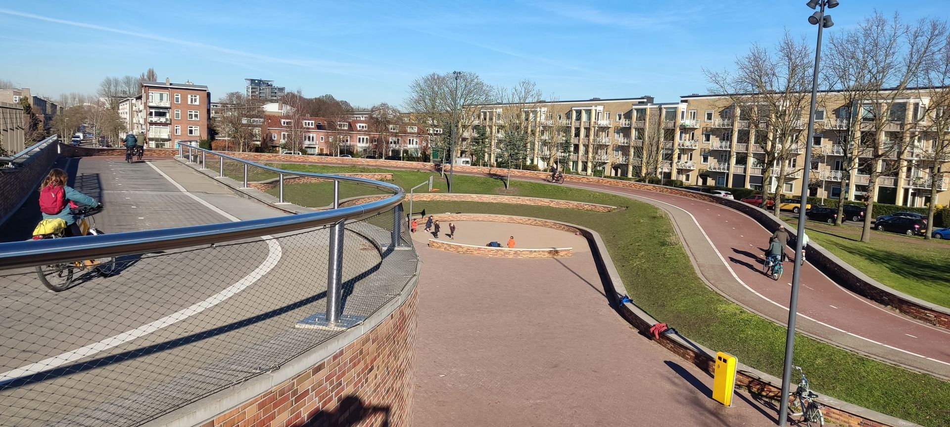 Oprit Daphne Schippersbrug over schooldak