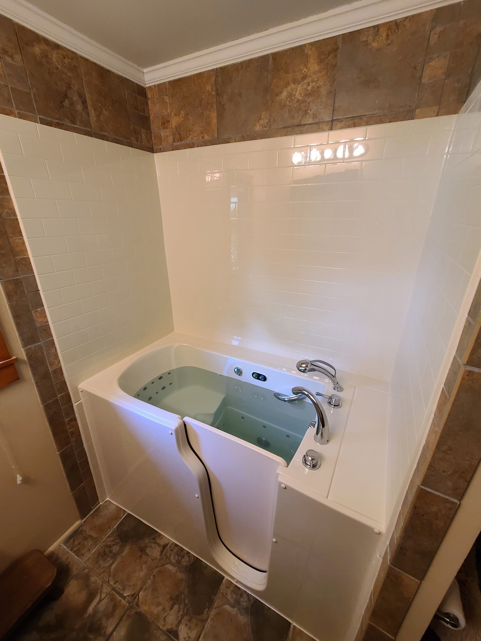 Top Rated WalkIn Tub Dealer in Fayettville, North Carolina