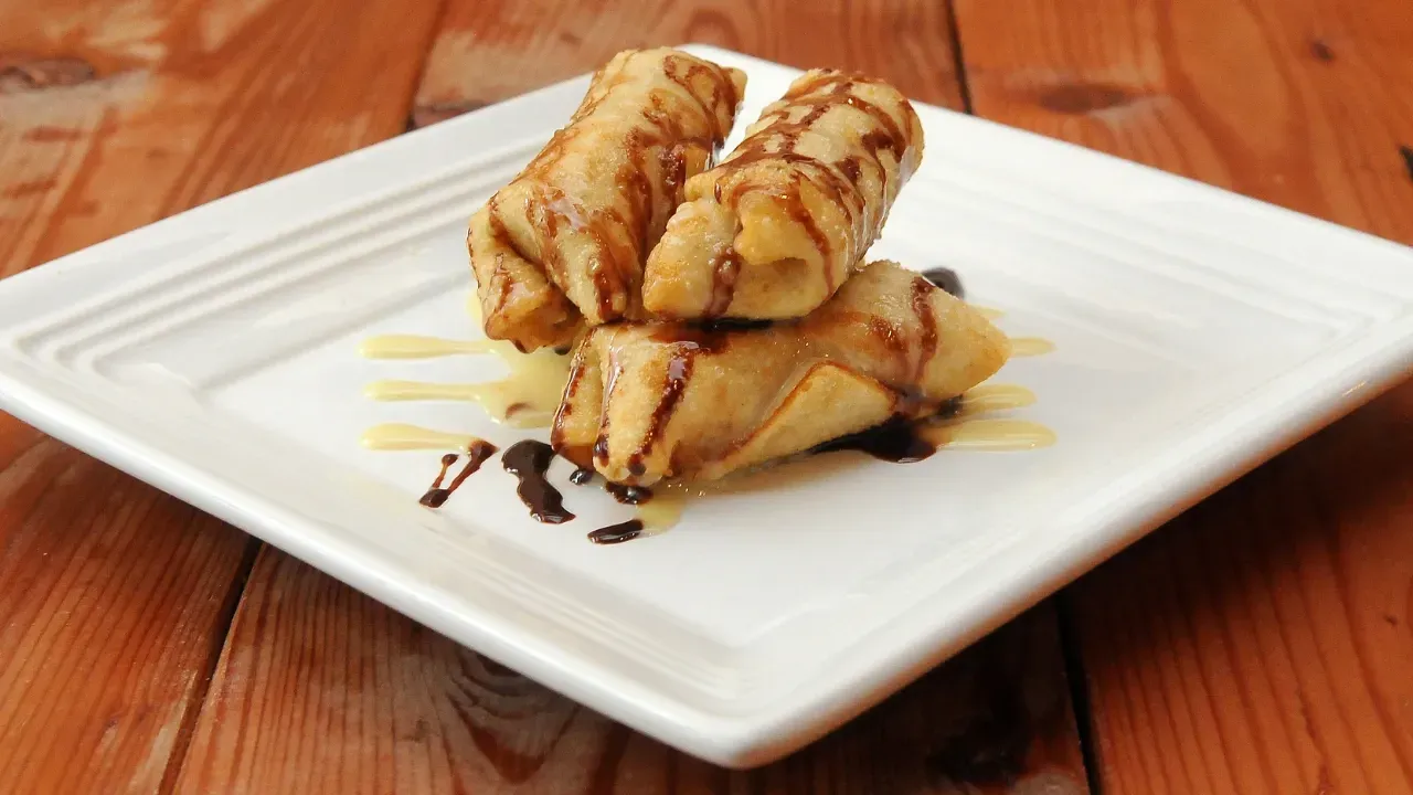 Apple Cinnamon Egg Rolls