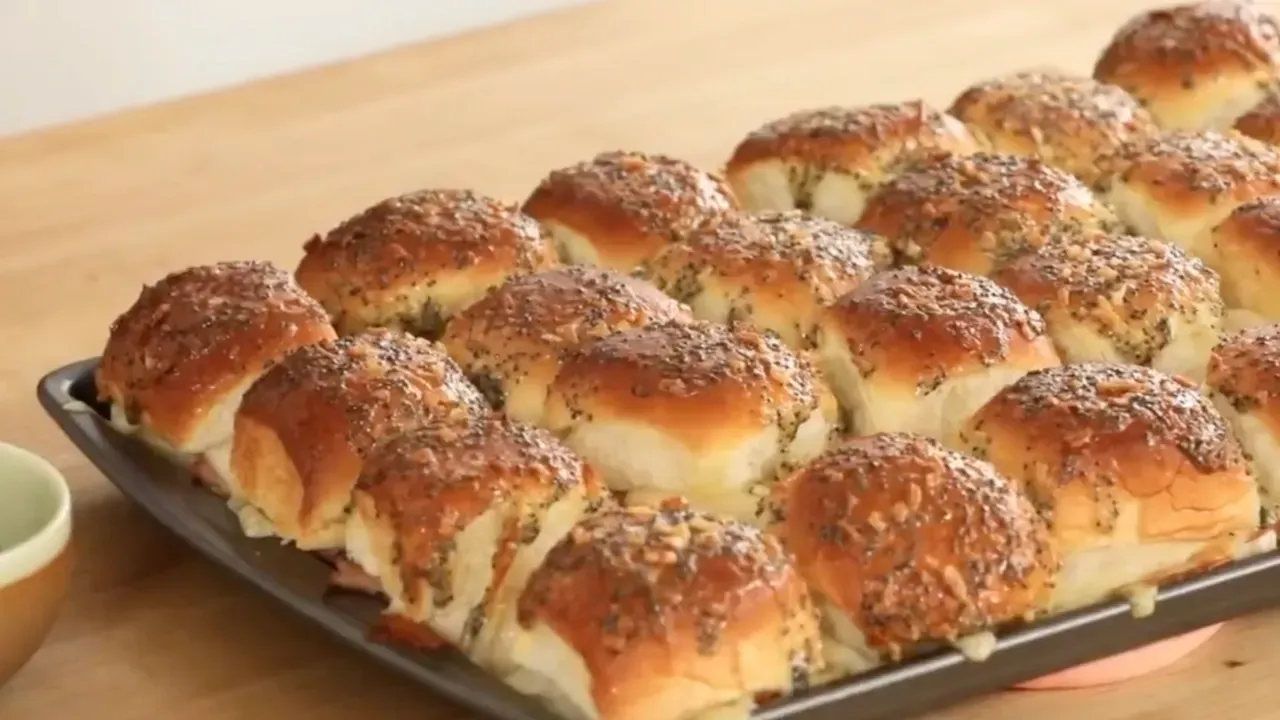 Baked Hawaiian Rolls