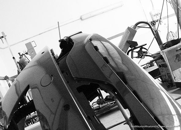 dettaglio fronte auto