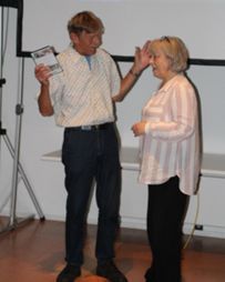 Frans Breukelman geeft film aan Kathy 