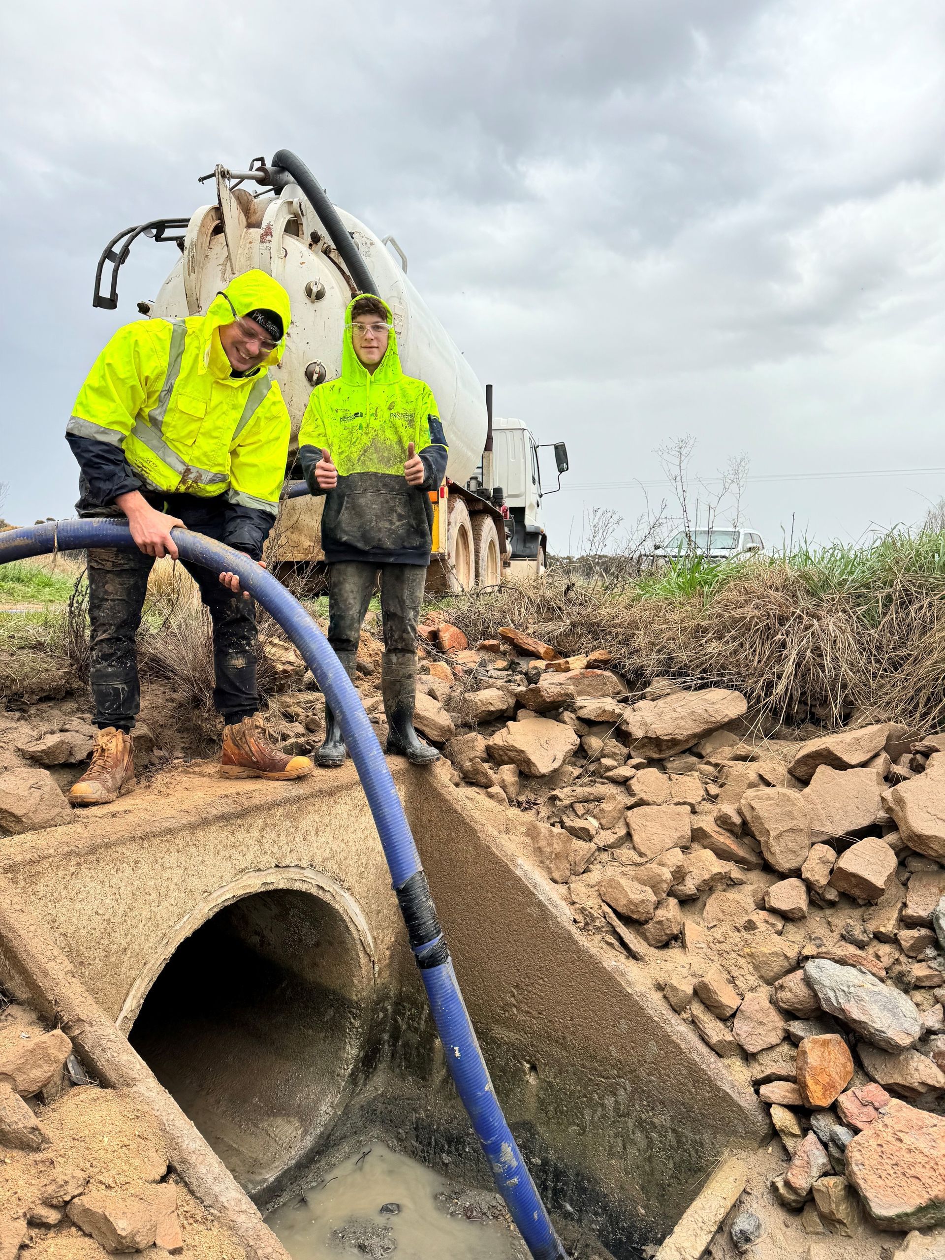 Vacuum Excavation (Non-Destructive Digging for Service Detection)
