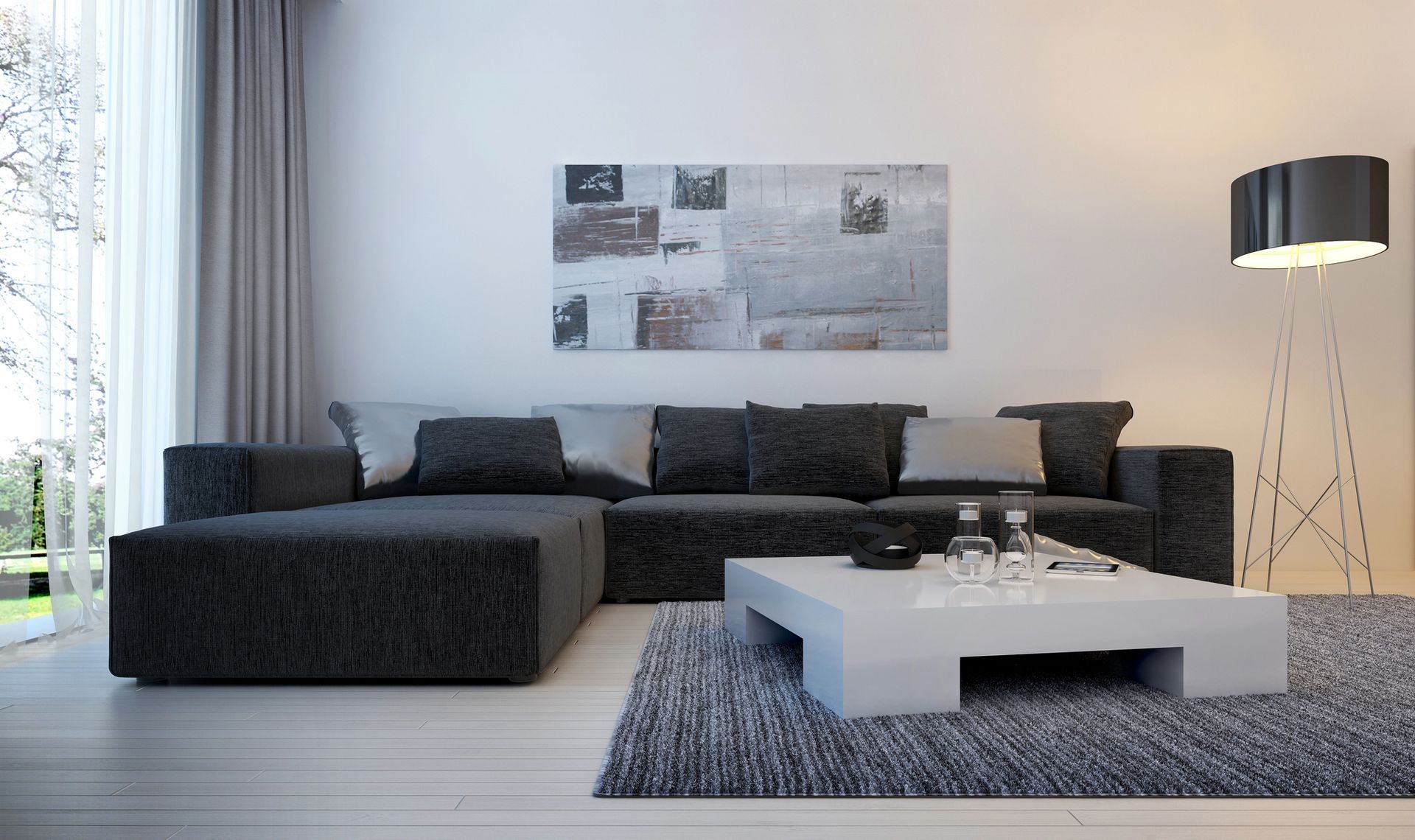 Soggiorno moderno con divano angolare scuro, tavolino bianco, lampada da terra e quadro su un tappeto a righe.