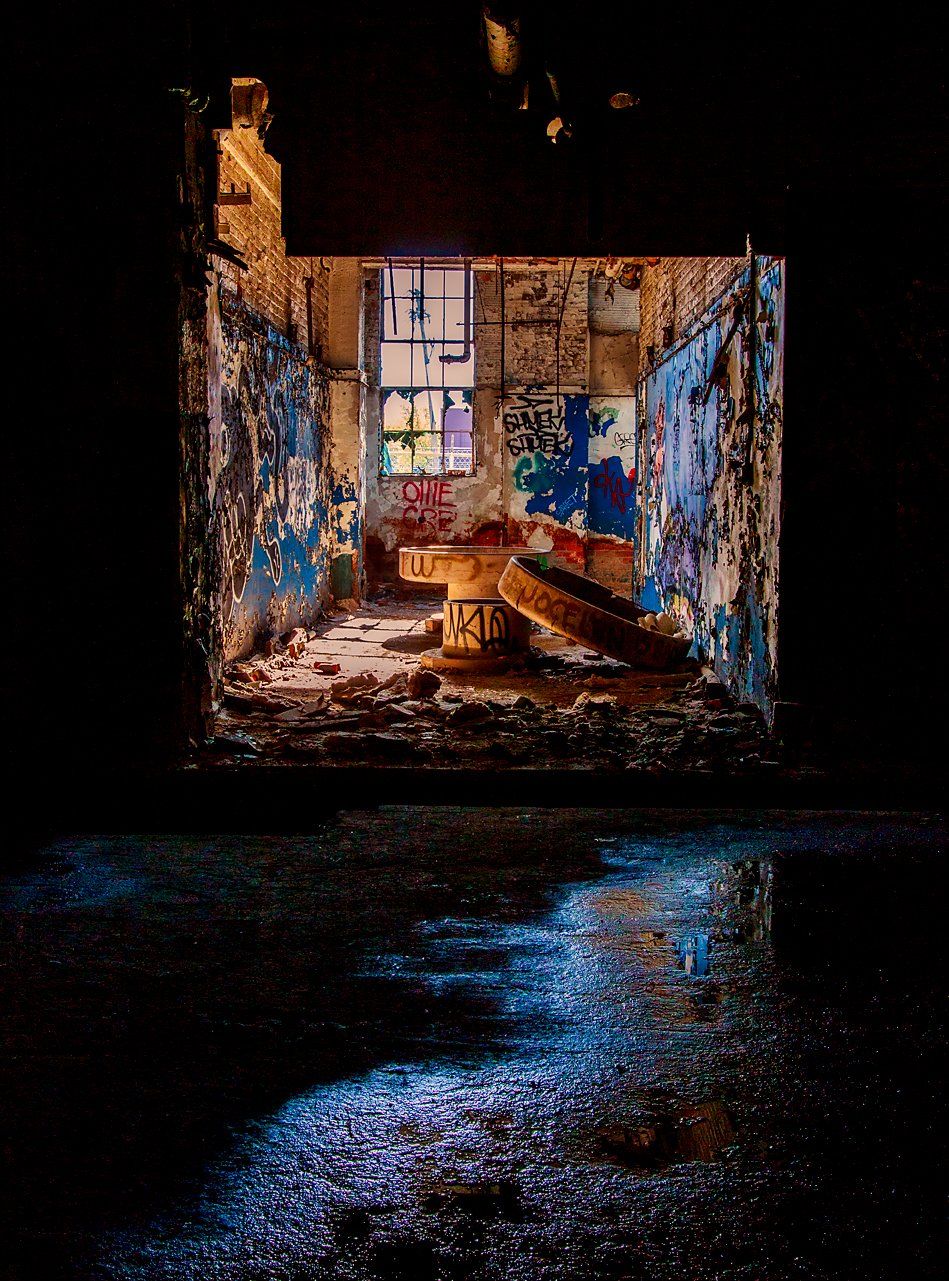 Hand sinks in industrial building
