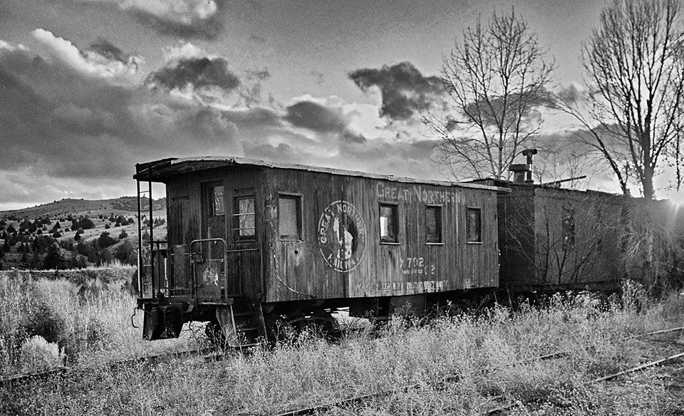 Great Northern Caboose MT -Black & White