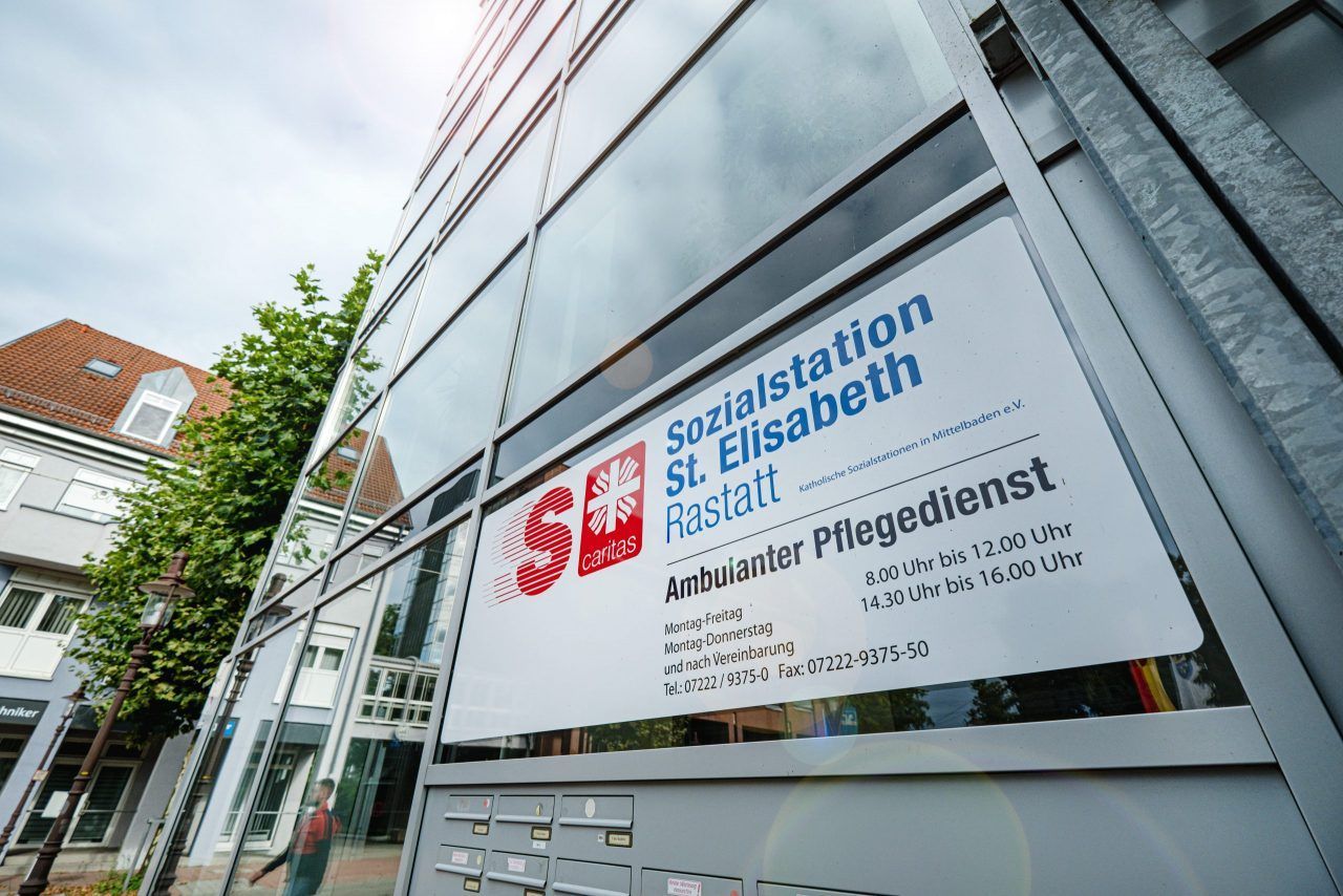 Eingangsschild der Sozialstation St. Elisabeth Rastatt
