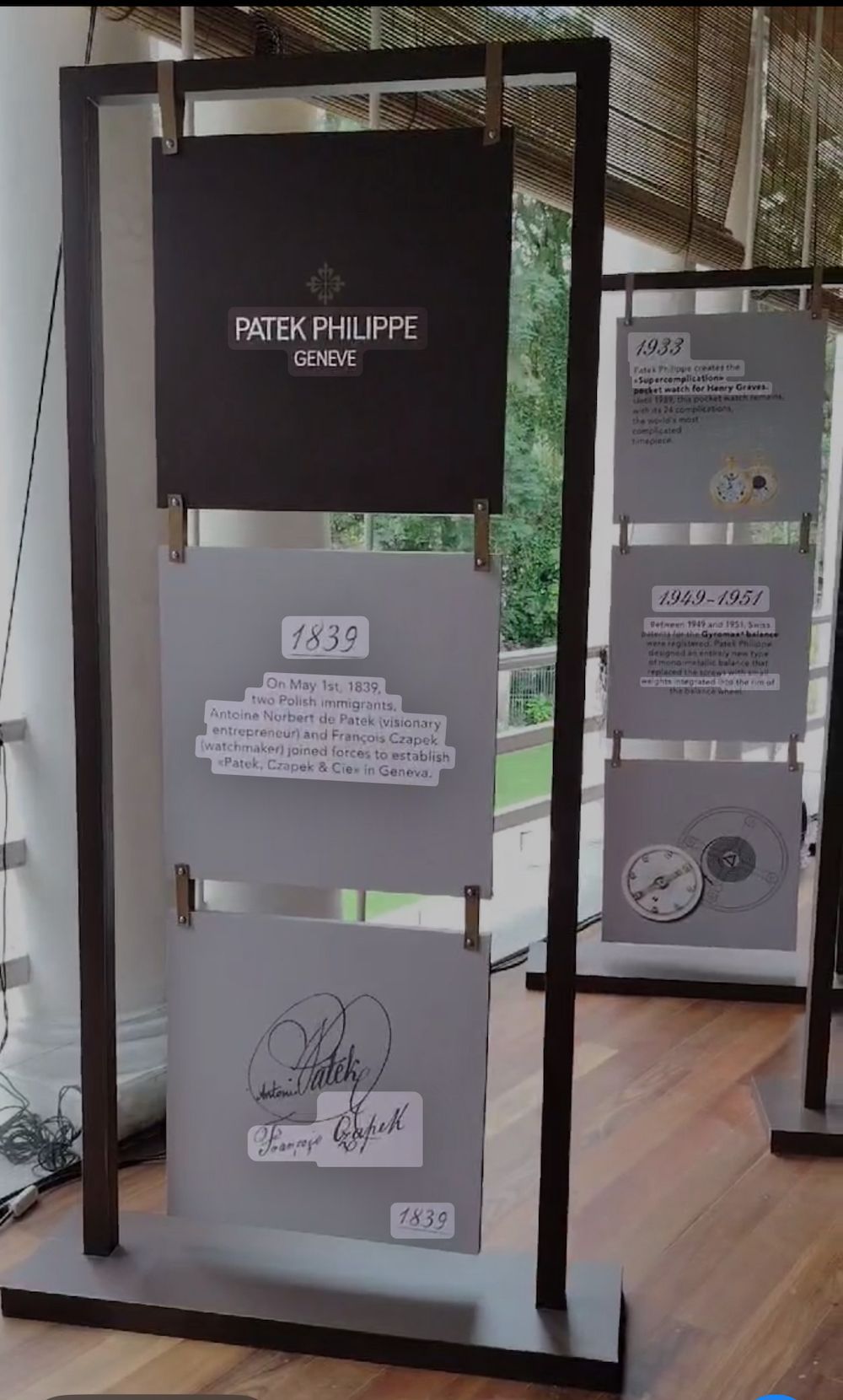 A sign that says patek philippe on it