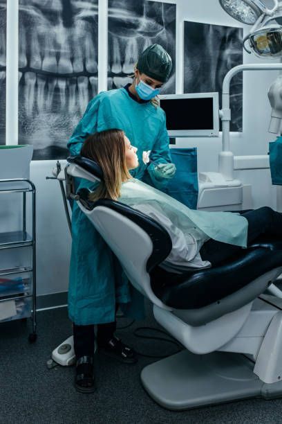 A skilled emergency dentist from Silver Lake Family Dental is performing a procedure on a patient.