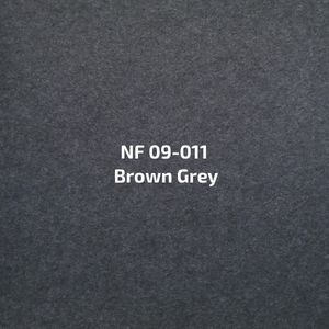 Een close-up van een vel papier met de tekst nf 09-011 bruingrijs