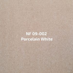 Een close-up van een vel papier waarop porseleinwit staat