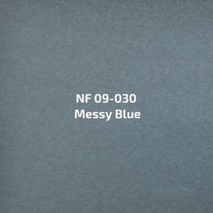 Een close-up van een vel papier met de tekst rommelig blauw