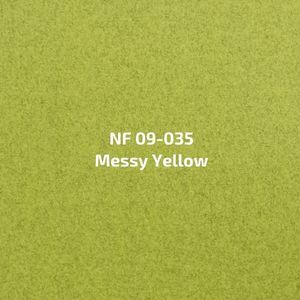 Een close-up van een stuk groen papier met de woorden 'rommelig geel' erop geschreven.