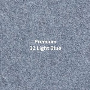 Een close-up van een stuk premium 32 lichtblauw tapijt.