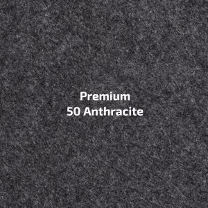 Een close-up van een grijs tapijt met de woorden `` premium 50 antraciet '' erop geschreven.