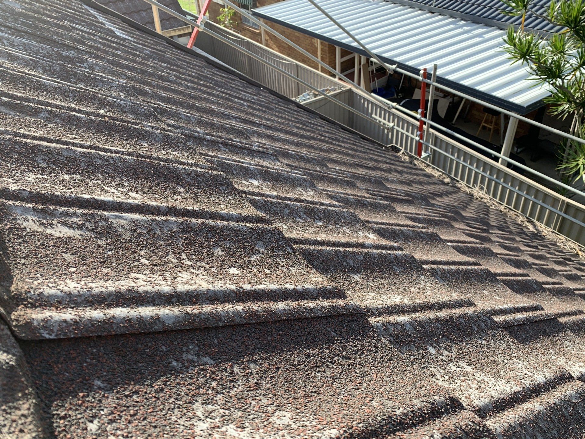 Decromastic metal roof tiles