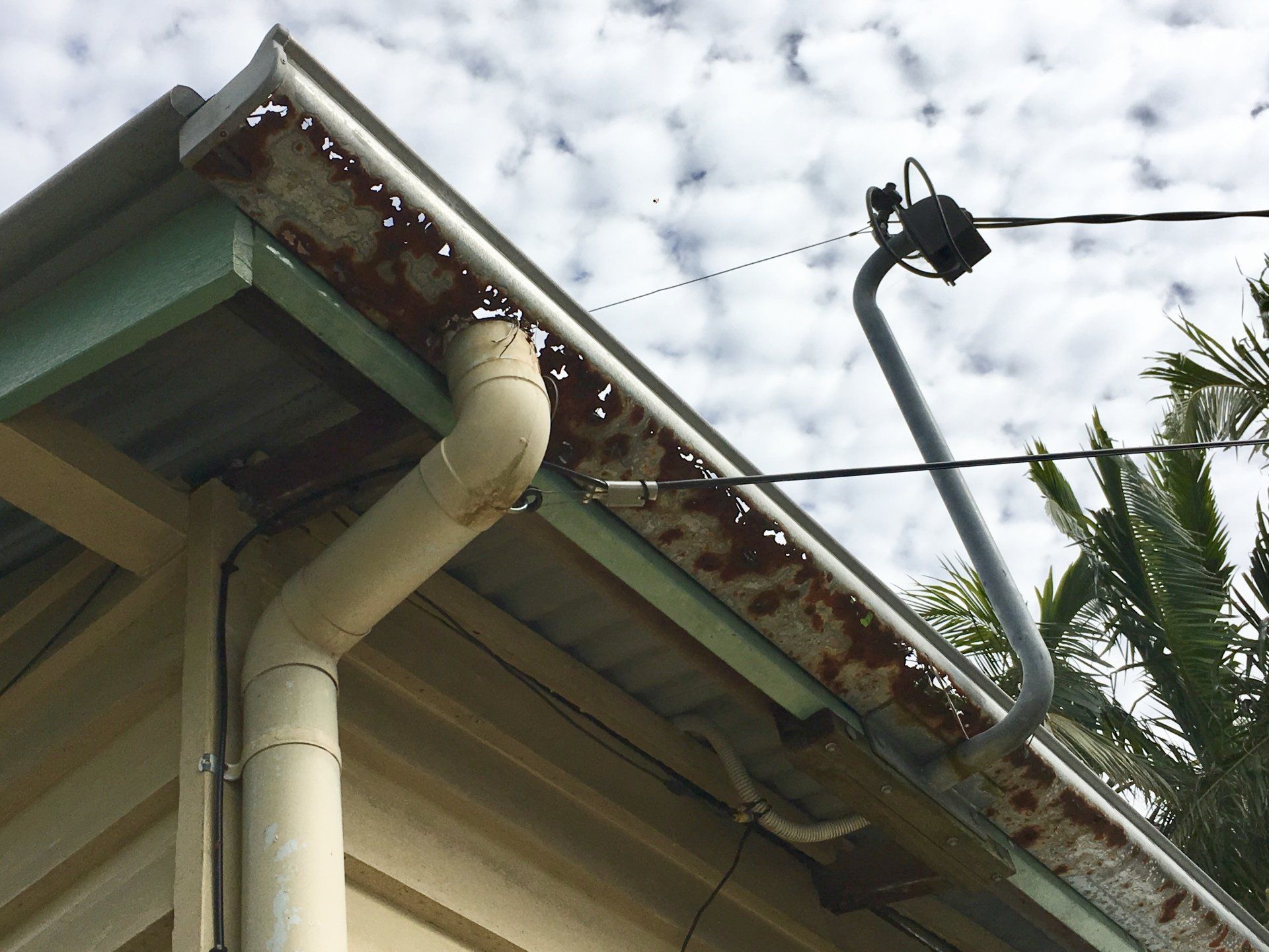 rusted gutter replacement re-gutter gold coast