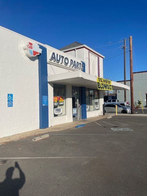 A white building with the word auto parts on it