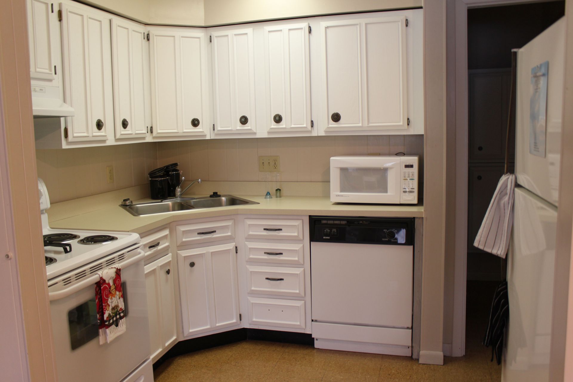 Photo showing a kitchen with plenty of cabinet space