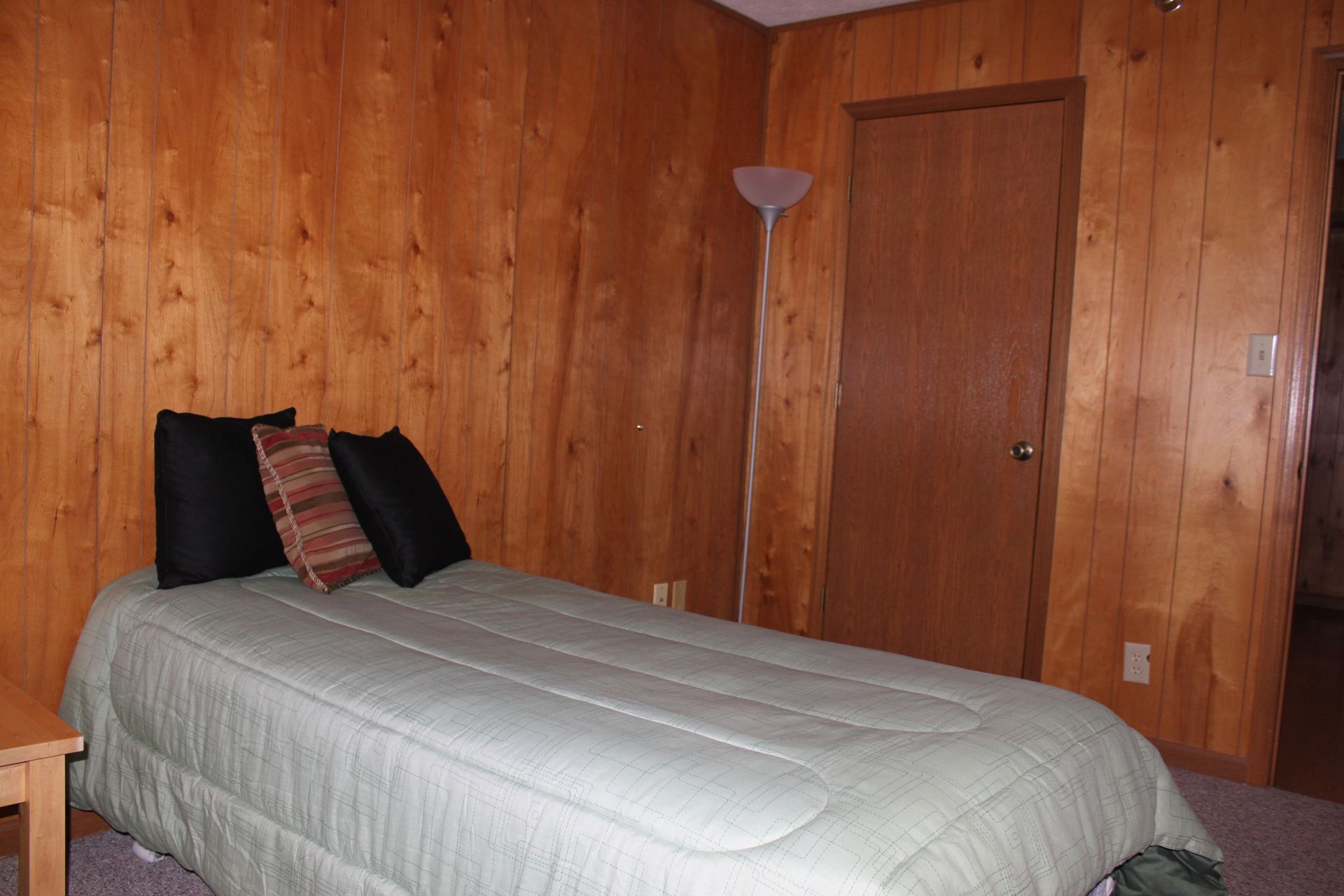 Photo showing a bed in a bedroom