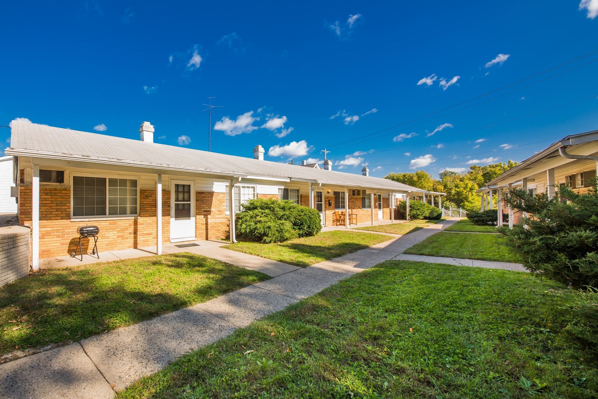 Photo showing a group of bungalow-style apartments