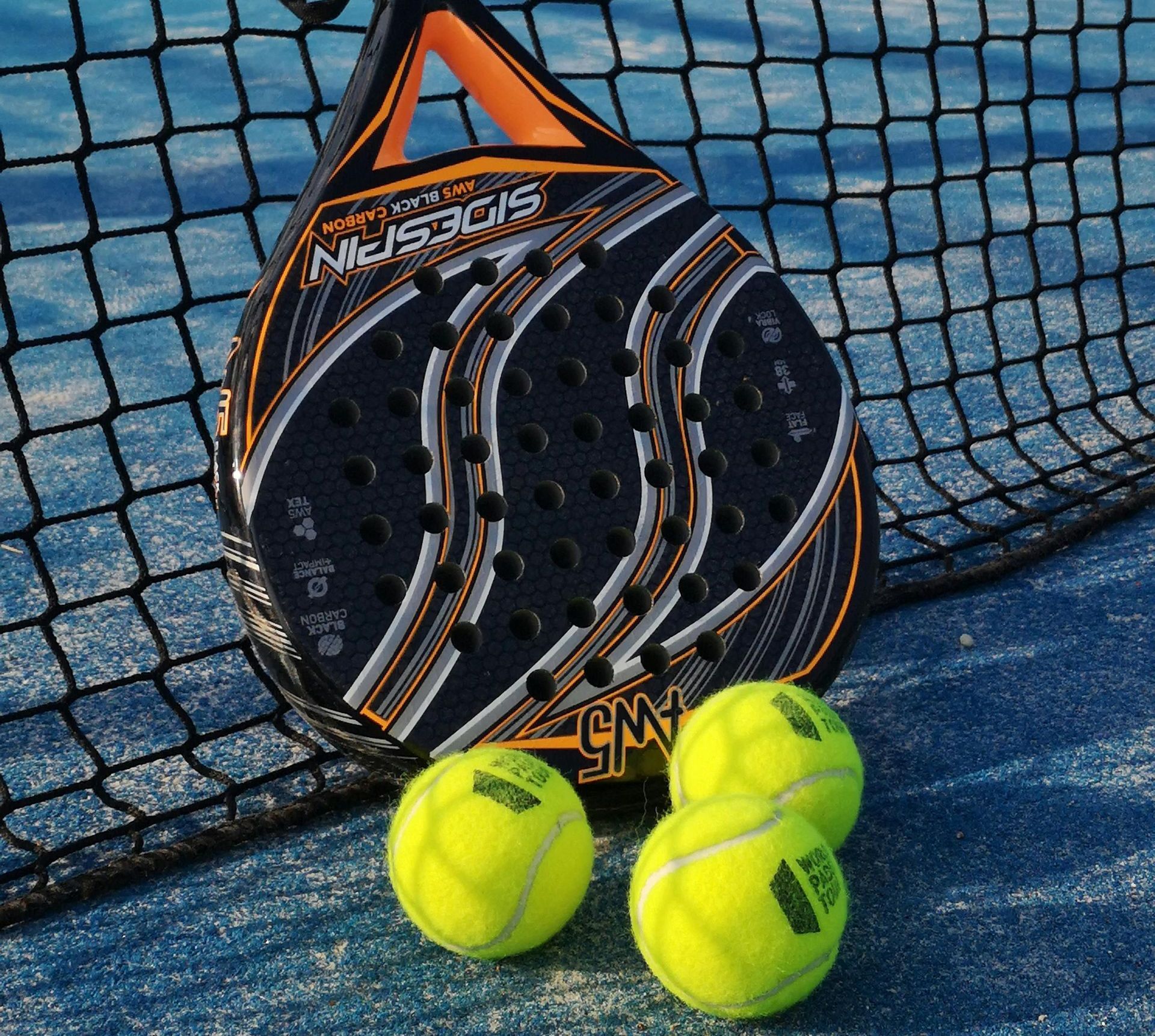 Padelracket met ballen