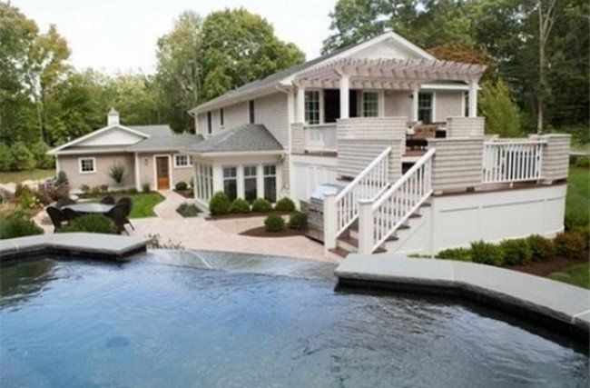 A house with a swimming pool in front of it