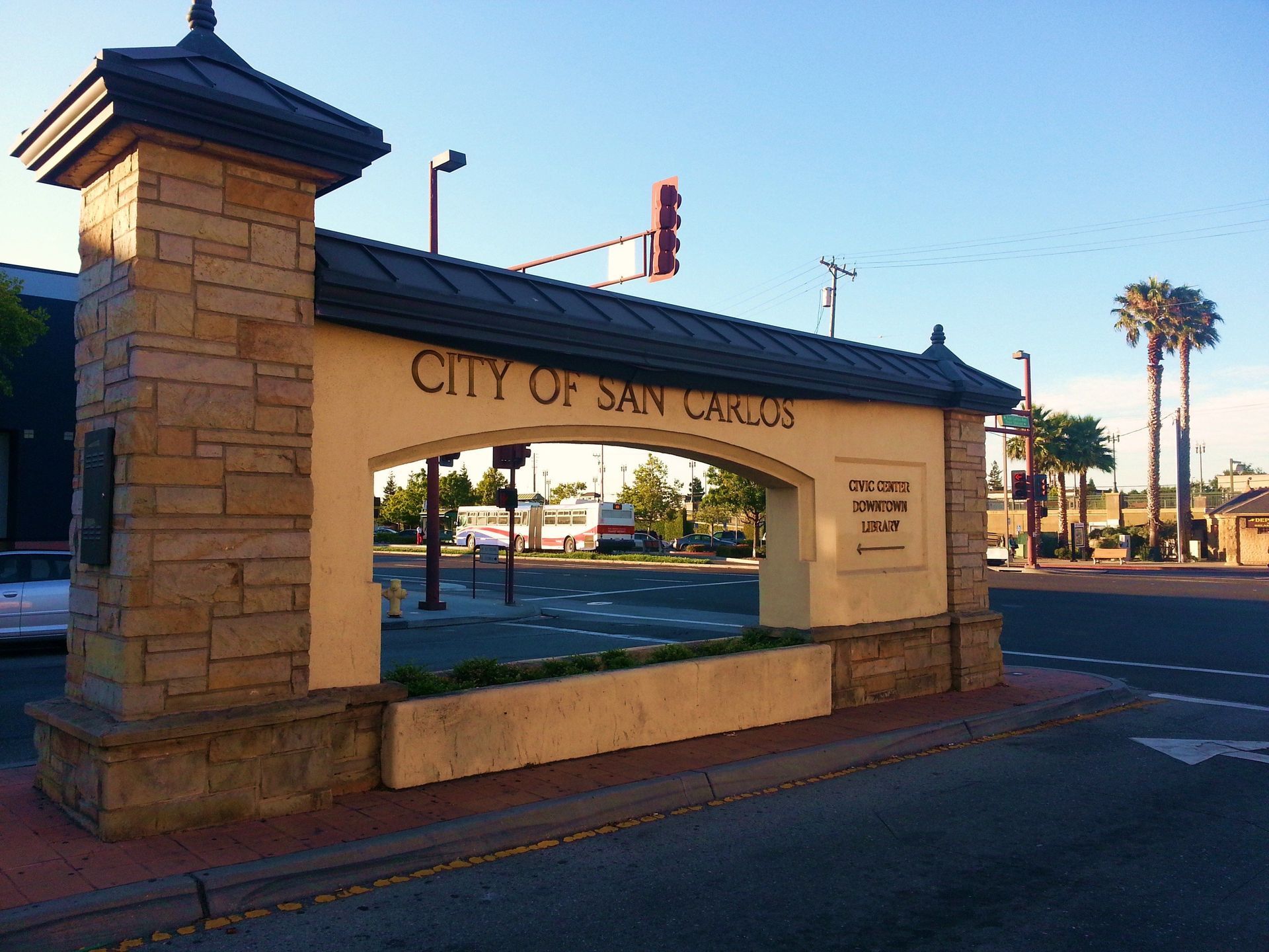 A sign that says city of san carlos on it