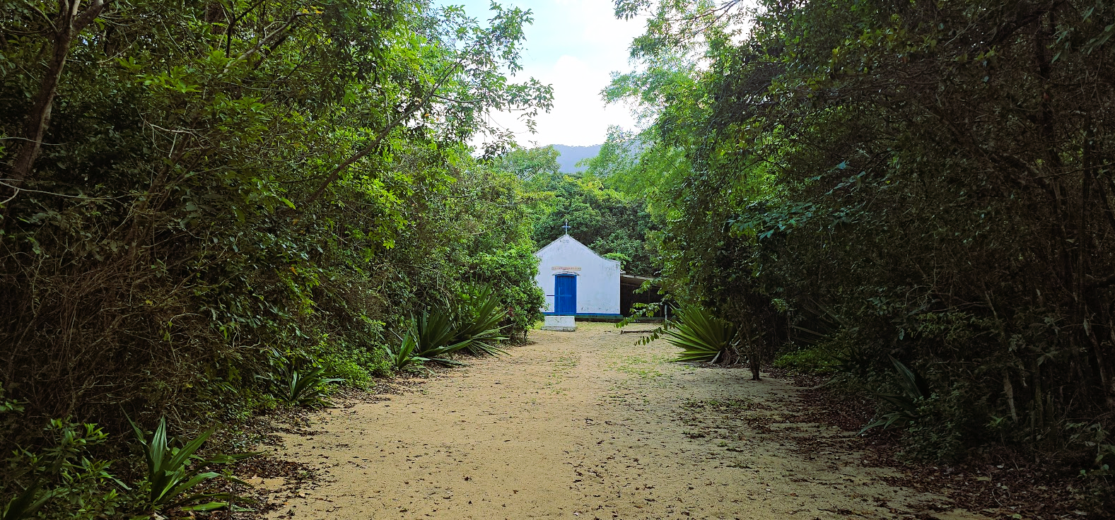 Path leading to the church in Parnaioca, Ilha Grande