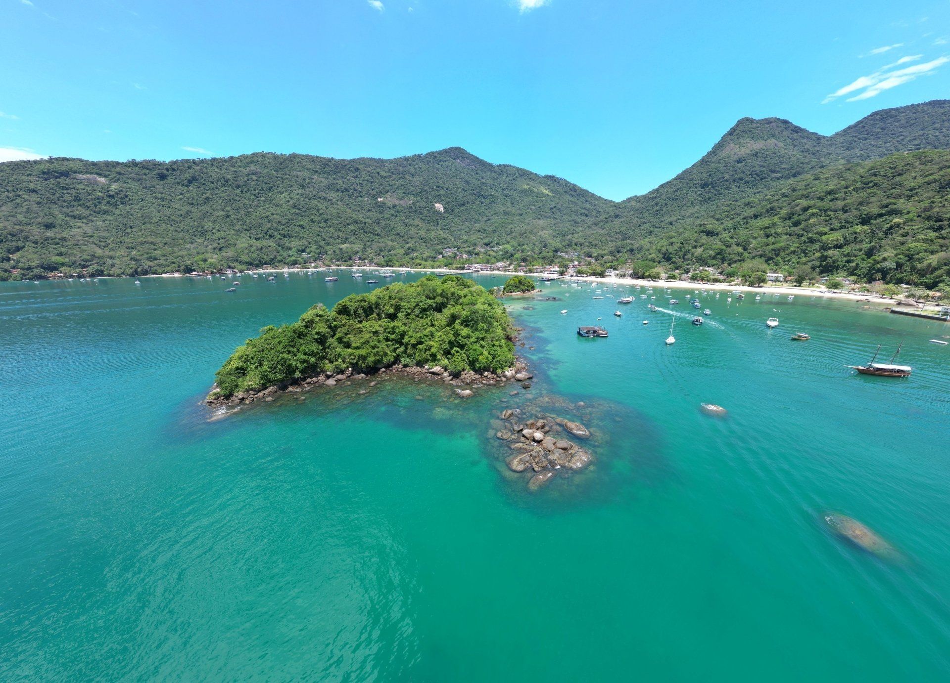 Vila do Abraão - Ilha Grande - RJ - Imagem aerea de drone